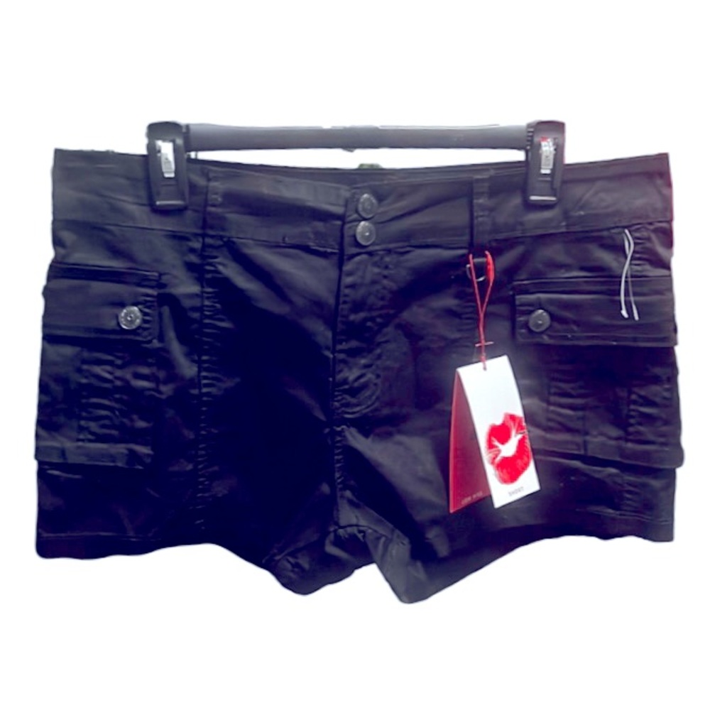 Hot kiss shorts